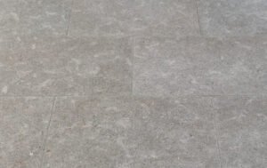 Chatillon Grey_limestone_greytumbled_tile